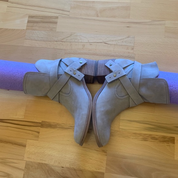 UGG taupe leather booties size 7.5 - Picture 6 of 12